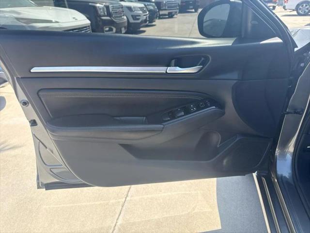 2023 Nissan Altima SL FWD