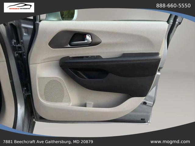 2017 Chrysler Pacifica Touring-L