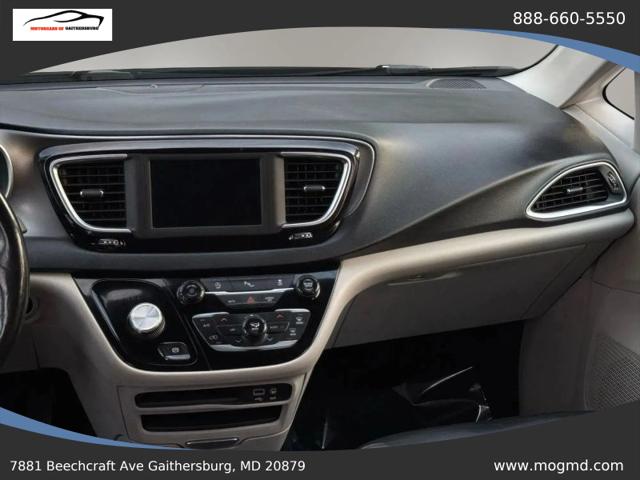 2017 Chrysler Pacifica Touring-L