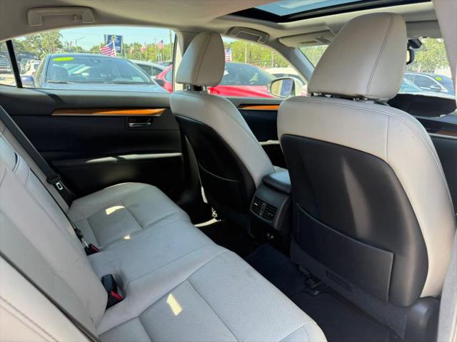 2013 Lexus ES 300h 300h