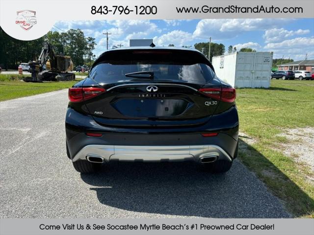 2017 INFINITI QX30 Premium