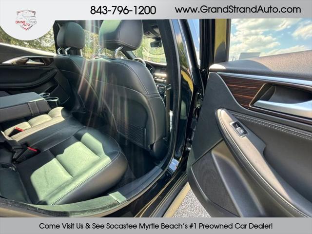 2017 INFINITI QX30 Premium