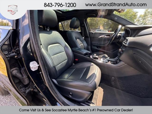 2017 INFINITI QX30 Premium
