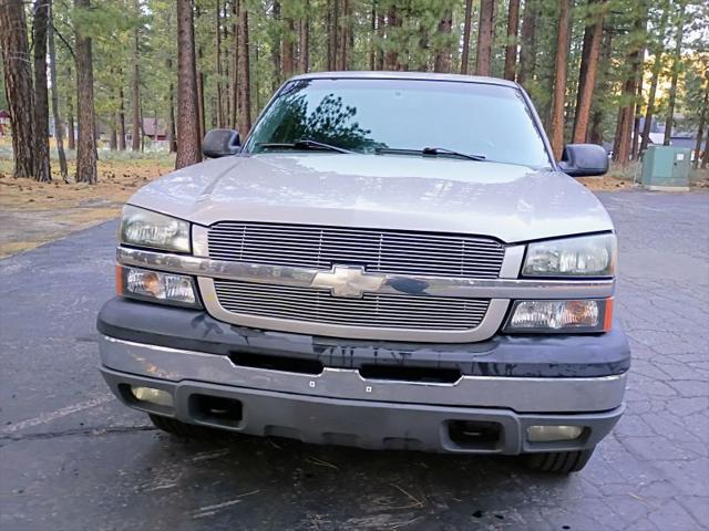 2004 Chevrolet Avalanche Base