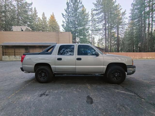 2004 Chevrolet Avalanche Base