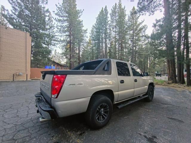 2004 Chevrolet Avalanche Base