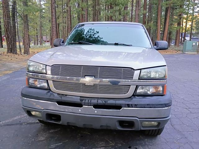 2004 Chevrolet Avalanche Base