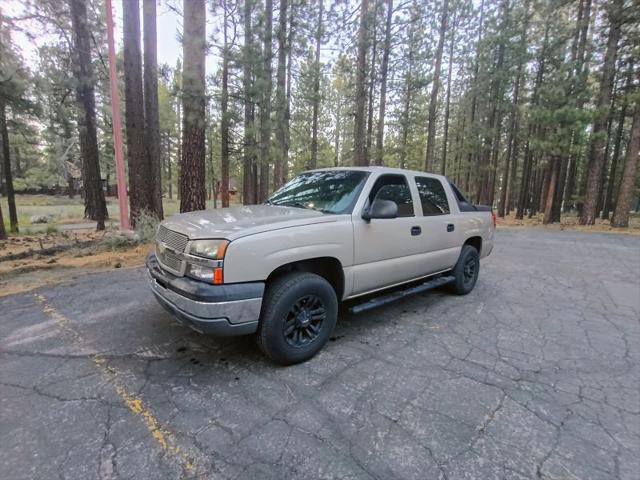 2004 Chevrolet Avalanche Base
