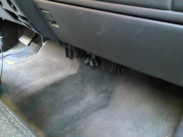 2004 Chevrolet Avalanche Base