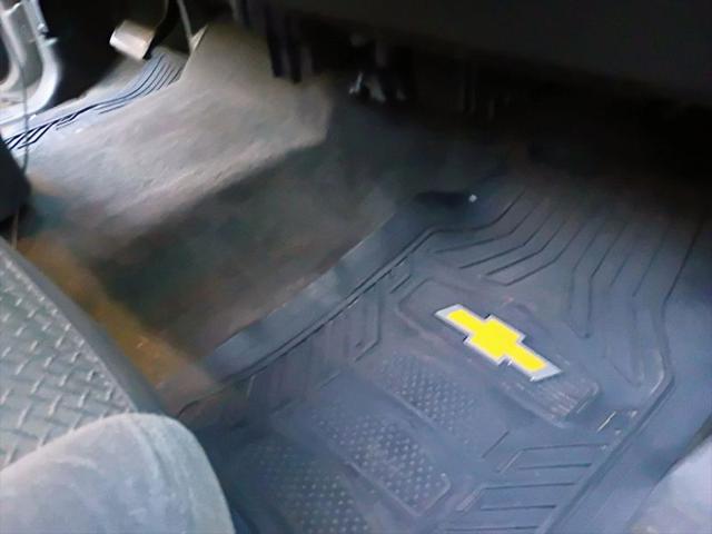 2004 Chevrolet Avalanche Base