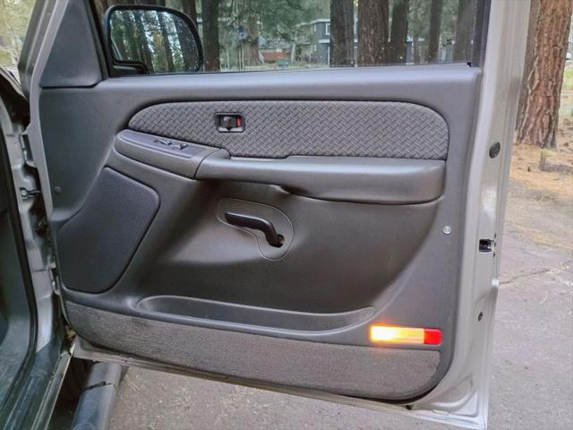 2004 Chevrolet Avalanche Base