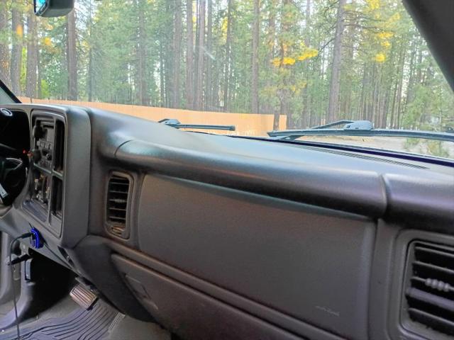 2004 Chevrolet Avalanche Base