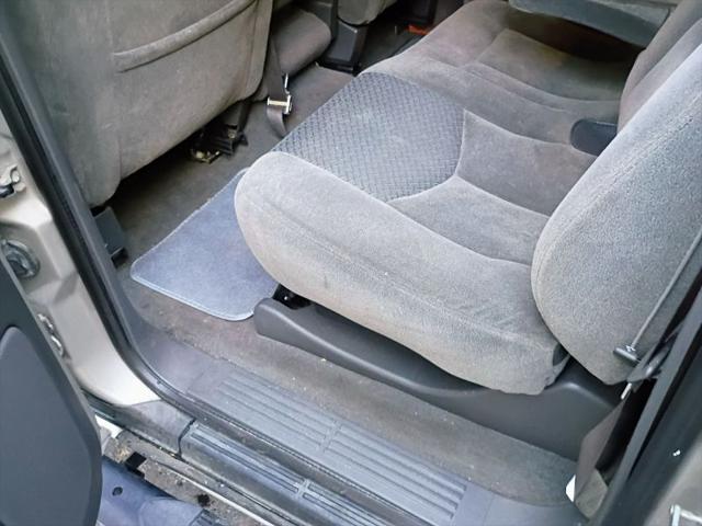 2004 Chevrolet Avalanche Base