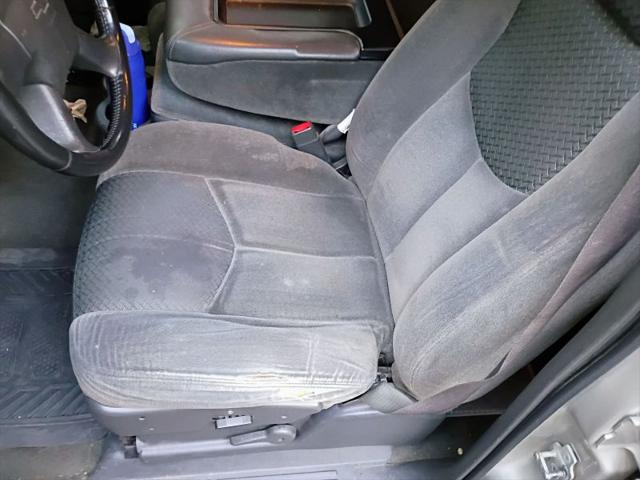 2004 Chevrolet Avalanche Base