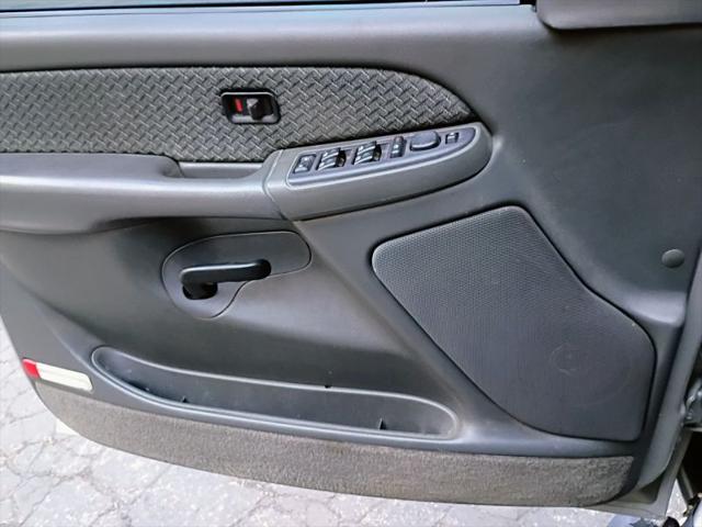 2004 Chevrolet Avalanche Base
