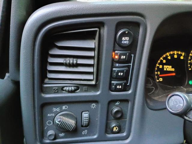 2004 Chevrolet Avalanche Base