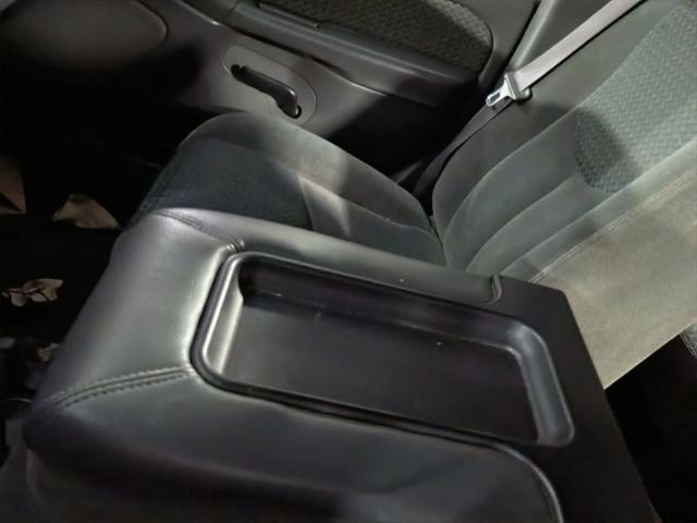 2004 Chevrolet Avalanche Base