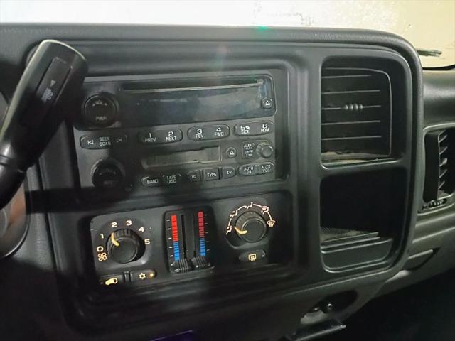 2004 Chevrolet Avalanche Base