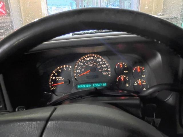 2004 Chevrolet Avalanche Base