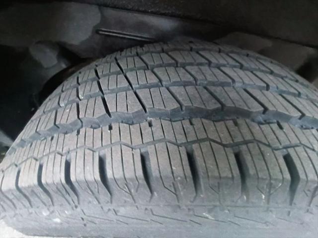 2004 Chevrolet Avalanche Base