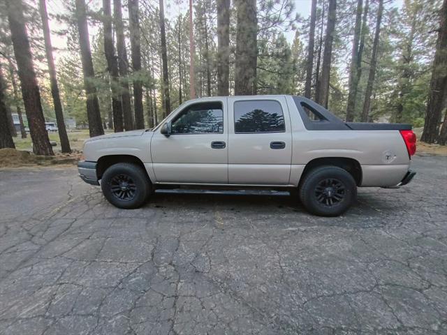 2004 Chevrolet Avalanche Base