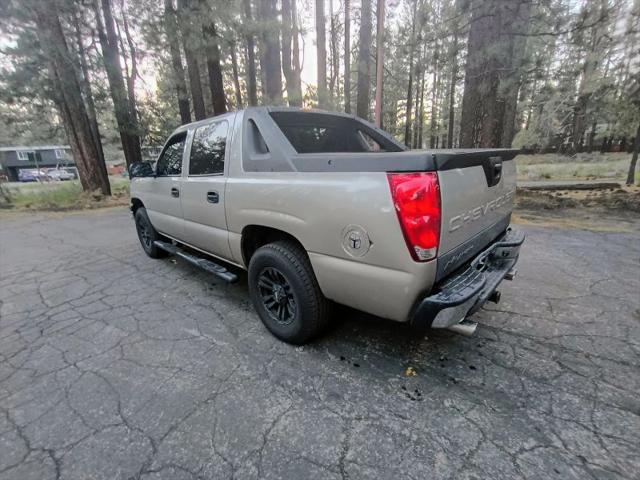 2004 Chevrolet Avalanche Base