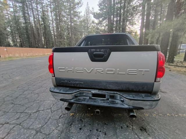2004 Chevrolet Avalanche Base