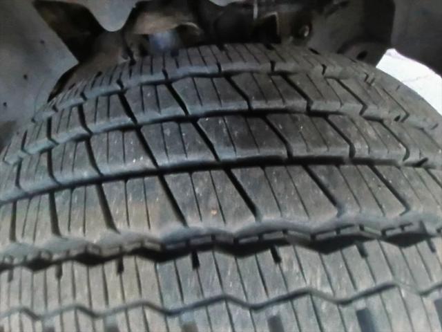 2004 Chevrolet Avalanche Base