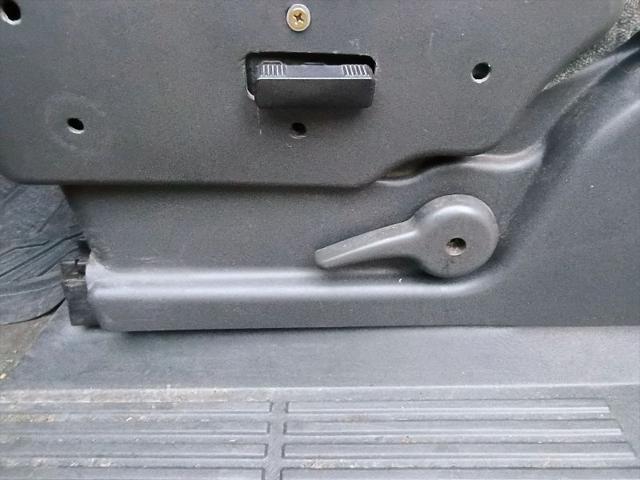 2004 Chevrolet Avalanche Base