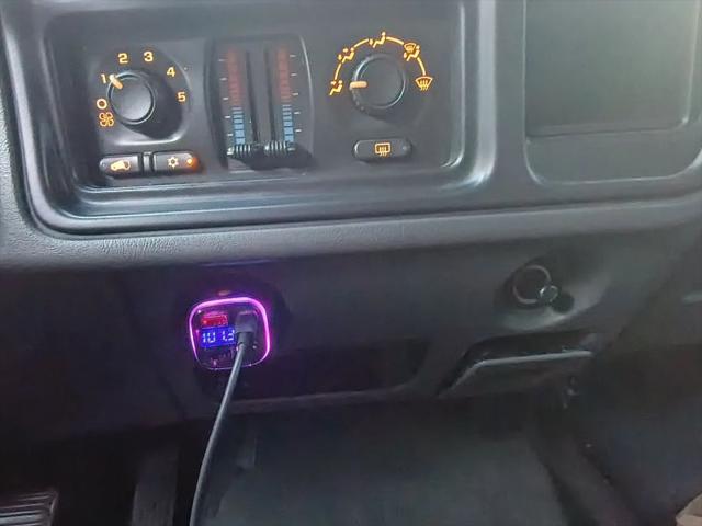 2004 Chevrolet Avalanche Base