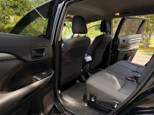 2019 Toyota Highlander LE