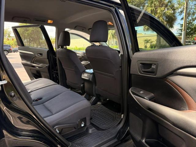 2019 Toyota Highlander LE