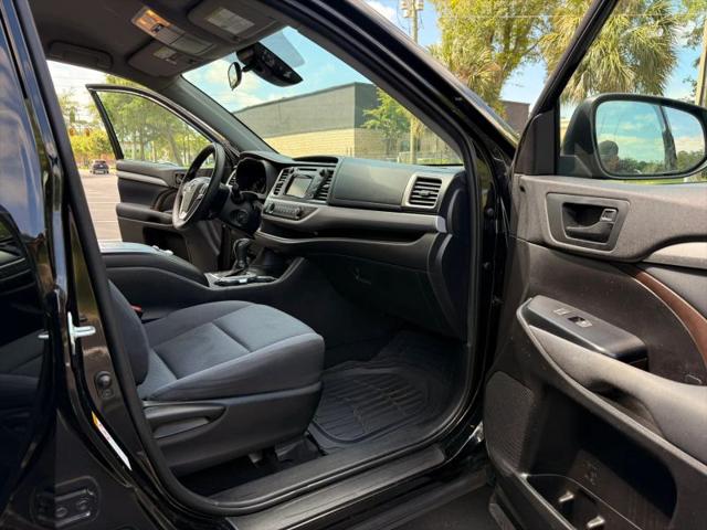 2019 Toyota Highlander LE