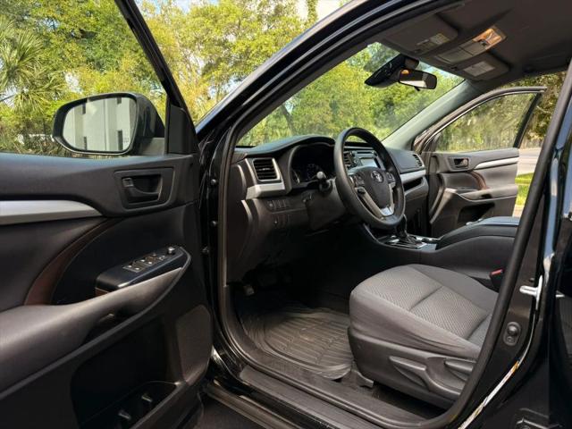 2019 Toyota Highlander LE