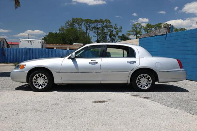 2001 Lincoln Town Car Signature