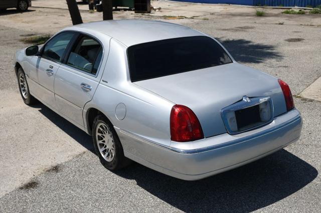 2001 Lincoln Town Car Signature