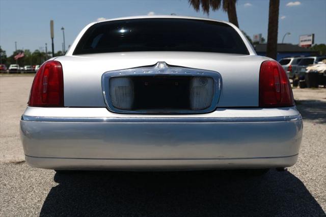 2001 Lincoln Town Car Signature