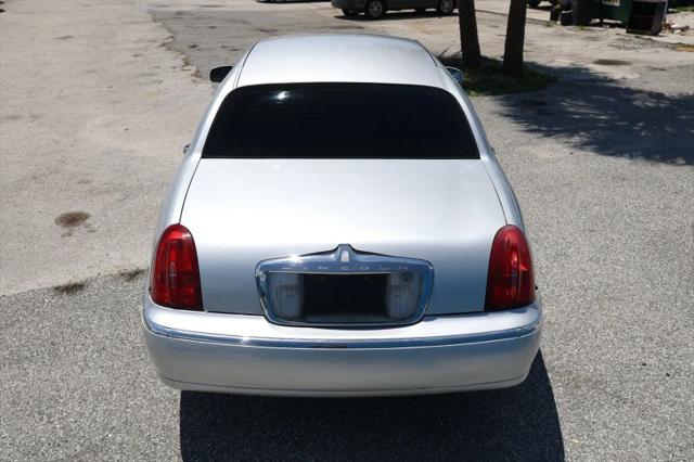 2001 Lincoln Town Car Signature