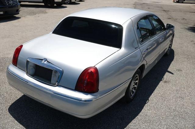 2001 Lincoln Town Car Signature