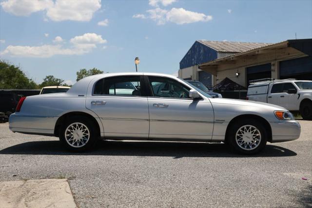 2001 Lincoln Town Car Signature