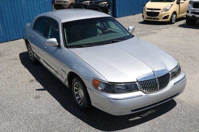 2001 Lincoln Town Car Signature