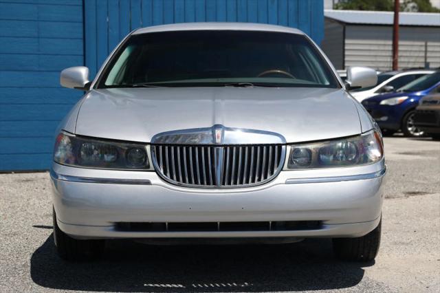 2001 Lincoln Town Car Signature