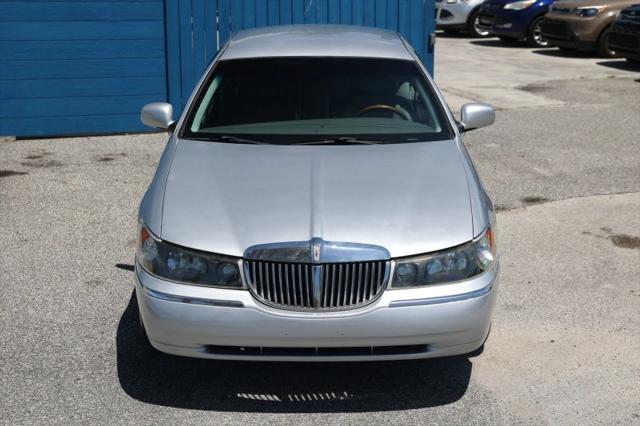 2001 Lincoln Town Car Signature