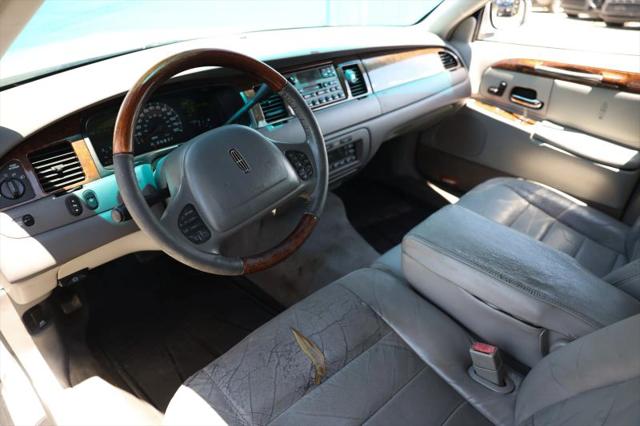 2001 Lincoln Town Car Signature