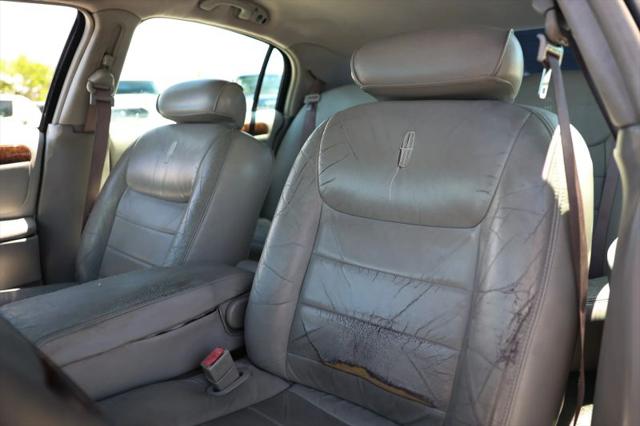 2001 Lincoln Town Car Signature