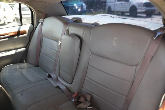 2001 Lincoln Town Car Signature