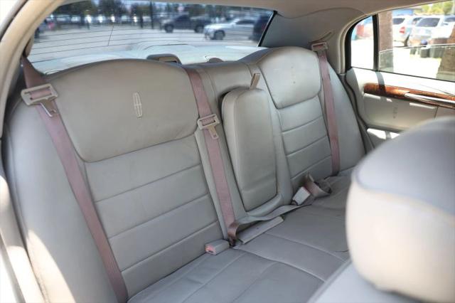 2001 Lincoln Town Car Signature