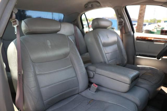 2001 Lincoln Town Car Signature