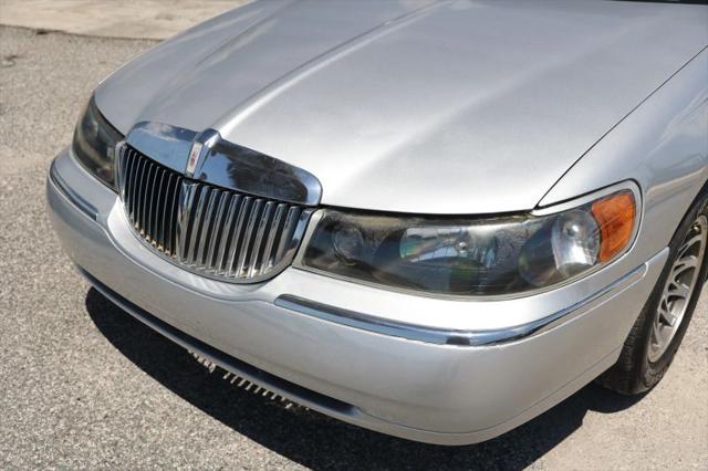 2001 Lincoln Town Car Signature