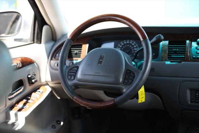 2001 Lincoln Town Car Signature